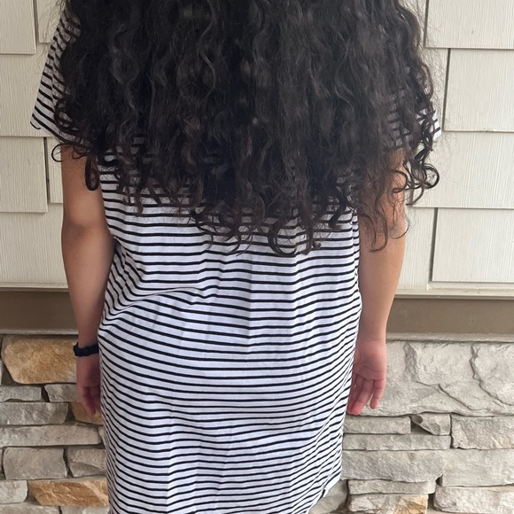 Minimalist B&W Shirt Dress - Picture 4 of 4